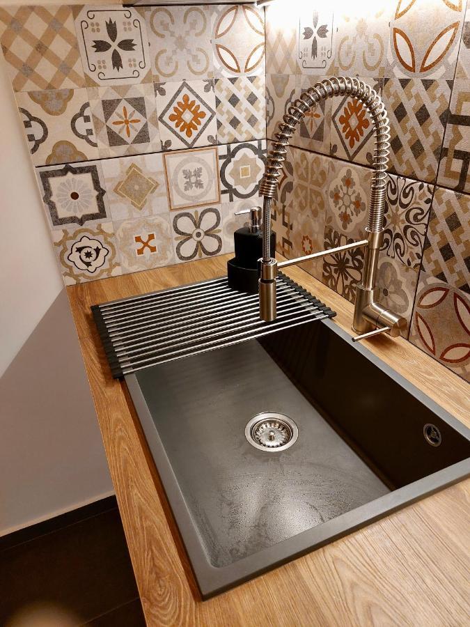 Christina-Anna Athens City Center Walking Distance To Everywhere And Acropolis, In One Of The Most Favorable Locations By National Gardens And Zoo, Hellenic Parliament In Syntagma And Stylish Exquisite Kolonaki Cozy Renovated Apartment Buitenkant foto