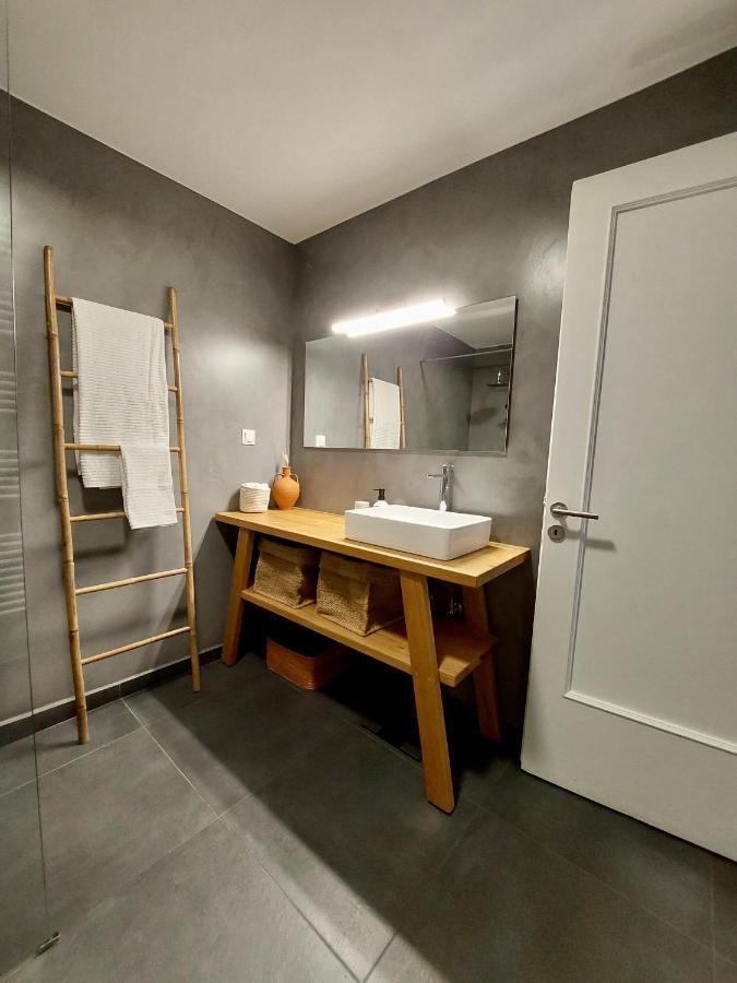 Christina-Anna Athens City Center Walking Distance To Everywhere And Acropolis, In One Of The Most Favorable Locations By National Gardens And Zoo, Hellenic Parliament In Syntagma And Stylish Exquisite Kolonaki Cozy Renovated Apartment Buitenkant foto