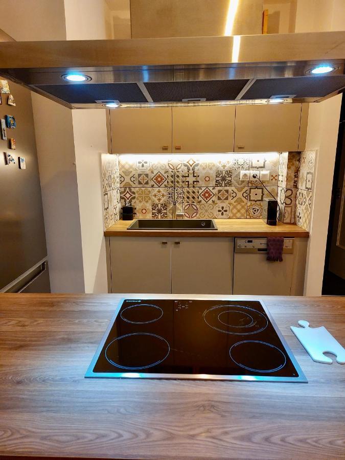Christina-Anna Athens City Center Walking Distance To Everywhere And Acropolis, In One Of The Most Favorable Locations By National Gardens And Zoo, Hellenic Parliament In Syntagma And Stylish Exquisite Kolonaki Cozy Renovated Apartment Buitenkant foto