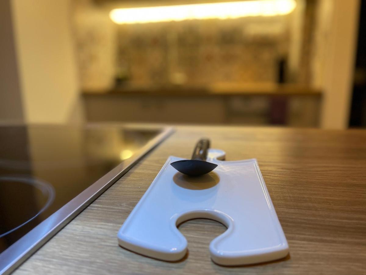 Christina-Anna Athens City Center Walking Distance To Everywhere And Acropolis, In One Of The Most Favorable Locations By National Gardens And Zoo, Hellenic Parliament In Syntagma And Stylish Exquisite Kolonaki Cozy Renovated Apartment Buitenkant foto
